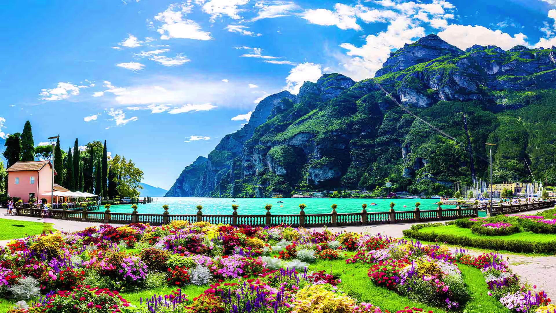 Scenic view of Lake Garda